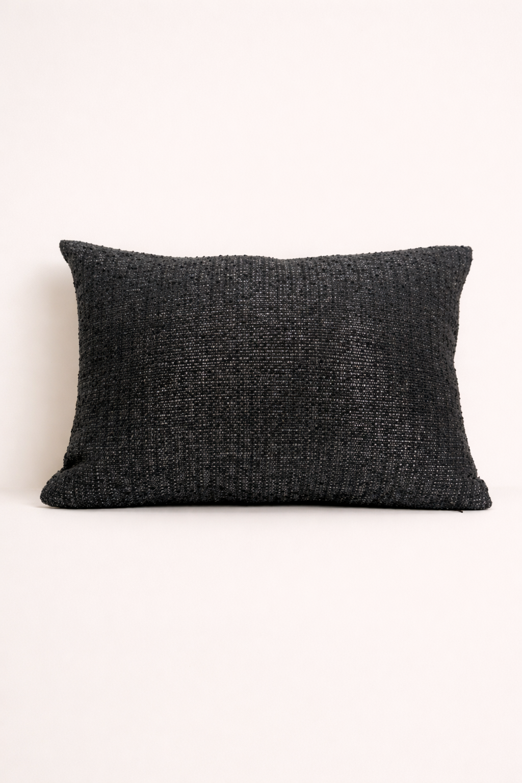 Almofada Decorativa Preta – Conforto e Sofisticação